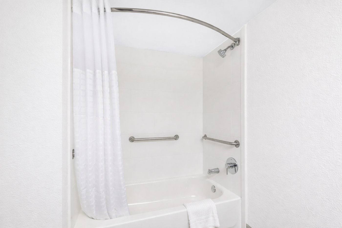 1 King Bed, 1 Room Suite Accessible