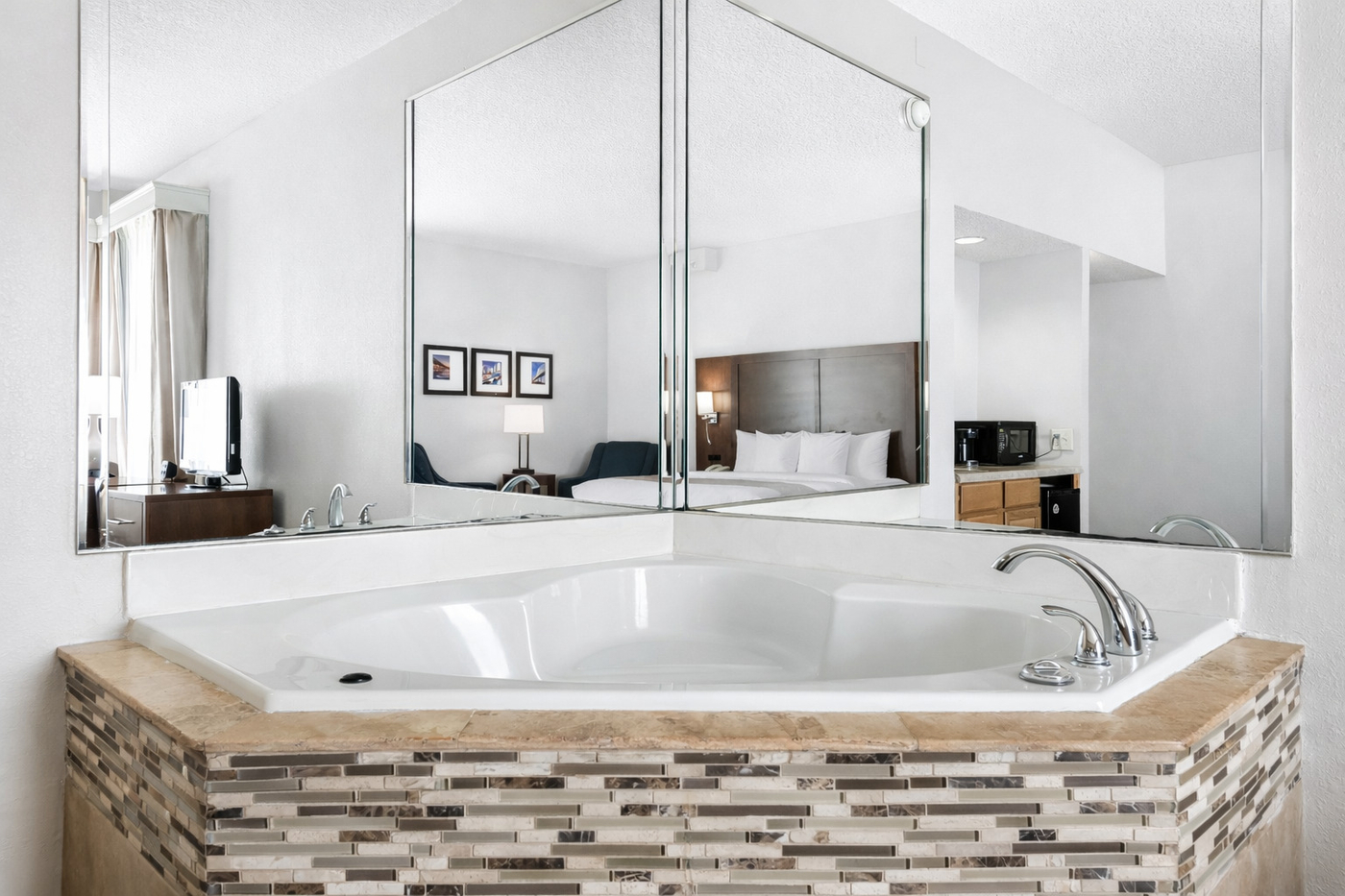 1 King Bed, 1 Room Suite, 2-Person Whirlpool