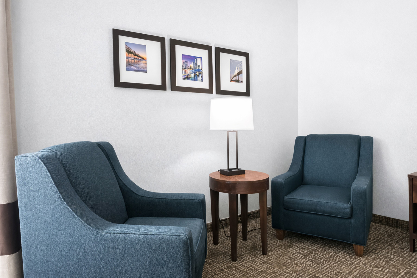 2 Double Beds, 1 Room Suite